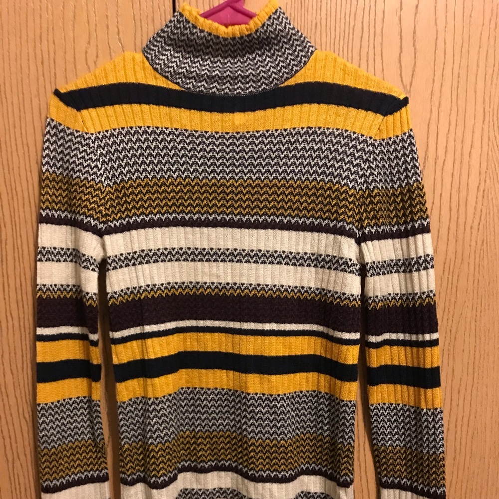 Unique patterned turtleneck sweater - NWT, medium